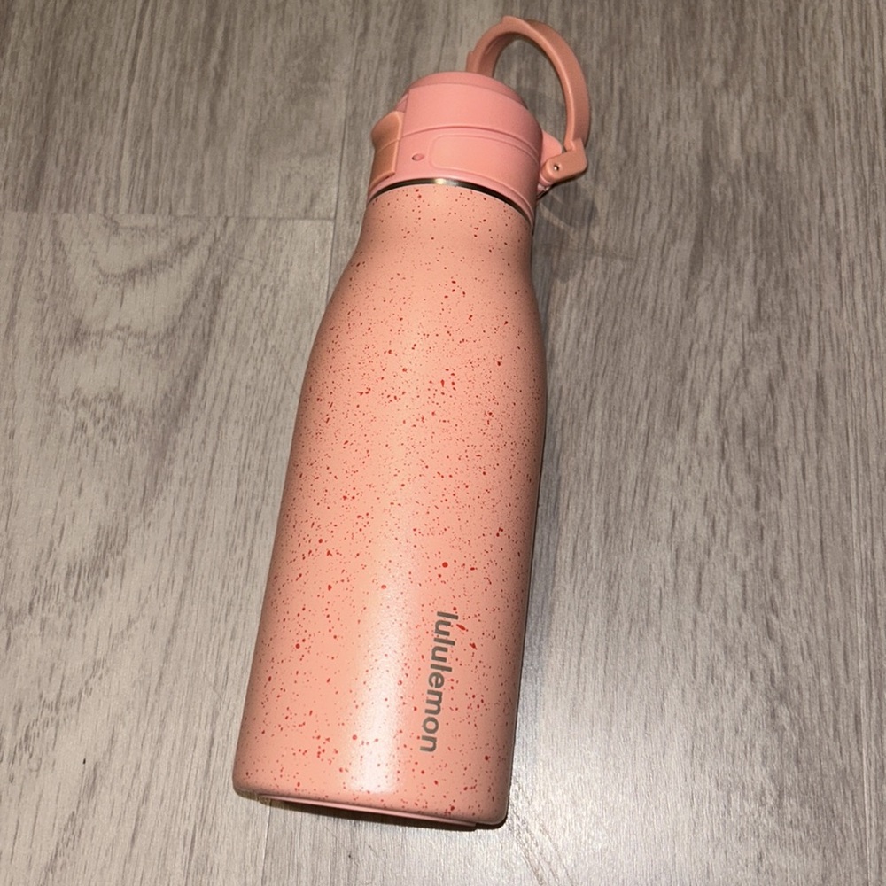 Lululemon water bottle